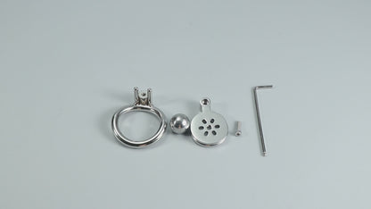 Flacher Keuschheitskäfig mit massiver Negativkugel aus Metall, F3190